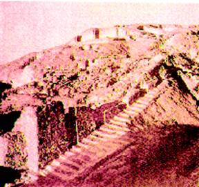 Храм в Уруке (Месопотамия) построен на искусственной террасе в квартале, жители которого поклонялись богу неба Ану. Стены храма были окрашены в белый цвет