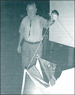 Чарльз Мур с радарным отражателем